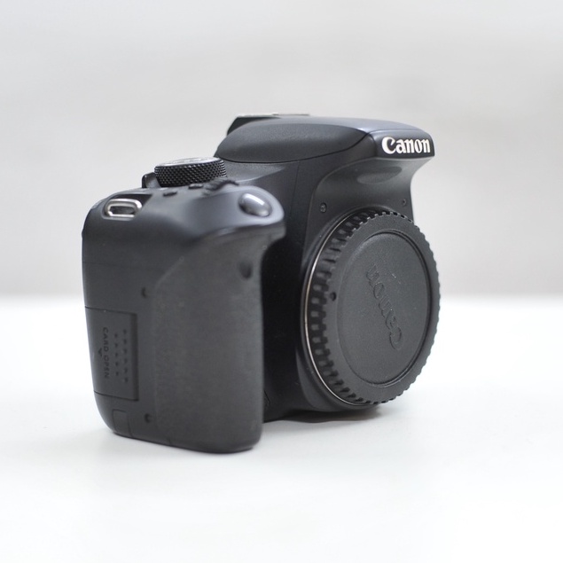 Bộ máy ảnh Canon EOS 800D kèm ống kính Canon EF-S 18-55mm STM