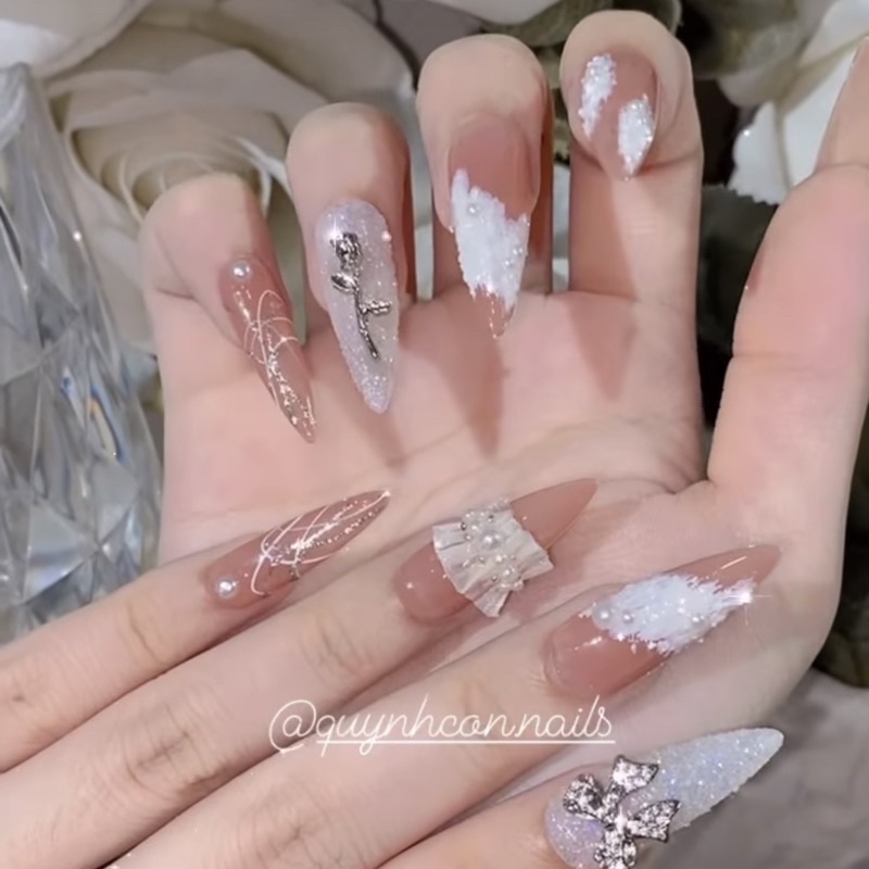 Nail Box thiết kế theo yêu cầu đính charm hoa hồng