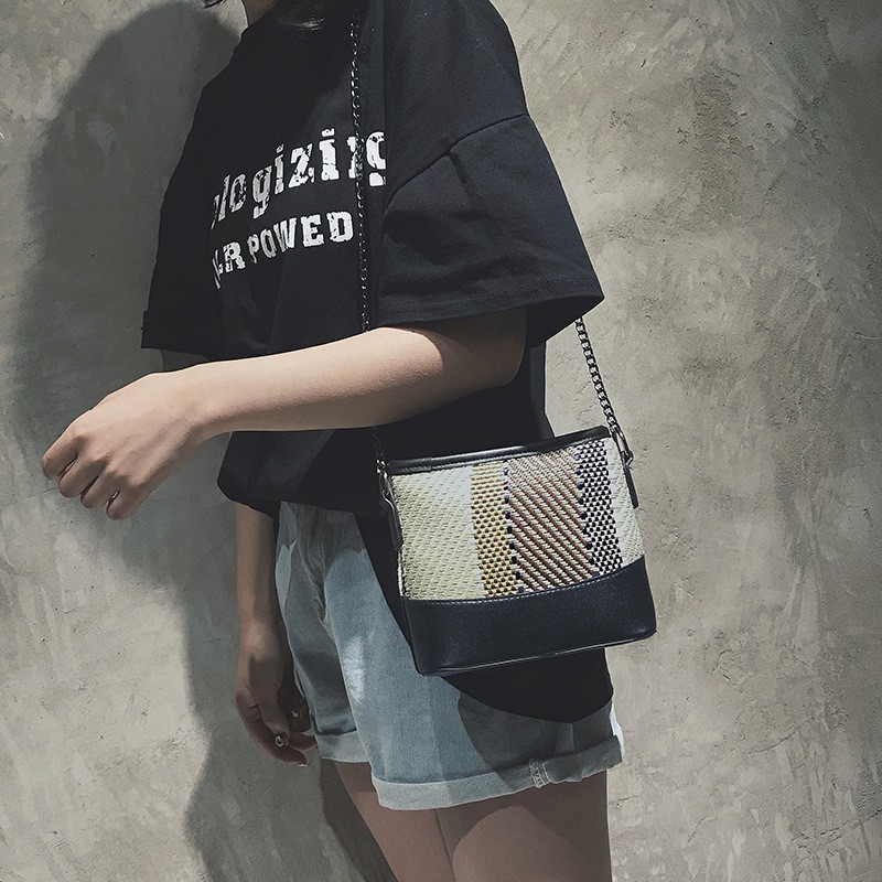 Túi Cói Vân Sọc Phối Da Khóa Kéo Cực Hot