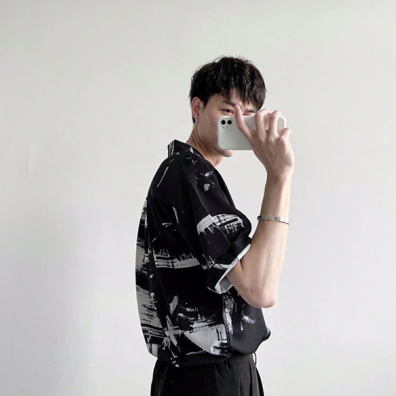 Áo sơ mi đen oversize 40-70kg họa tiết unisex nam nữ măc đều được