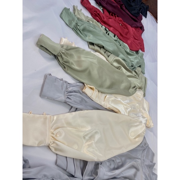 Áo lụa tay phồng cổ lọ