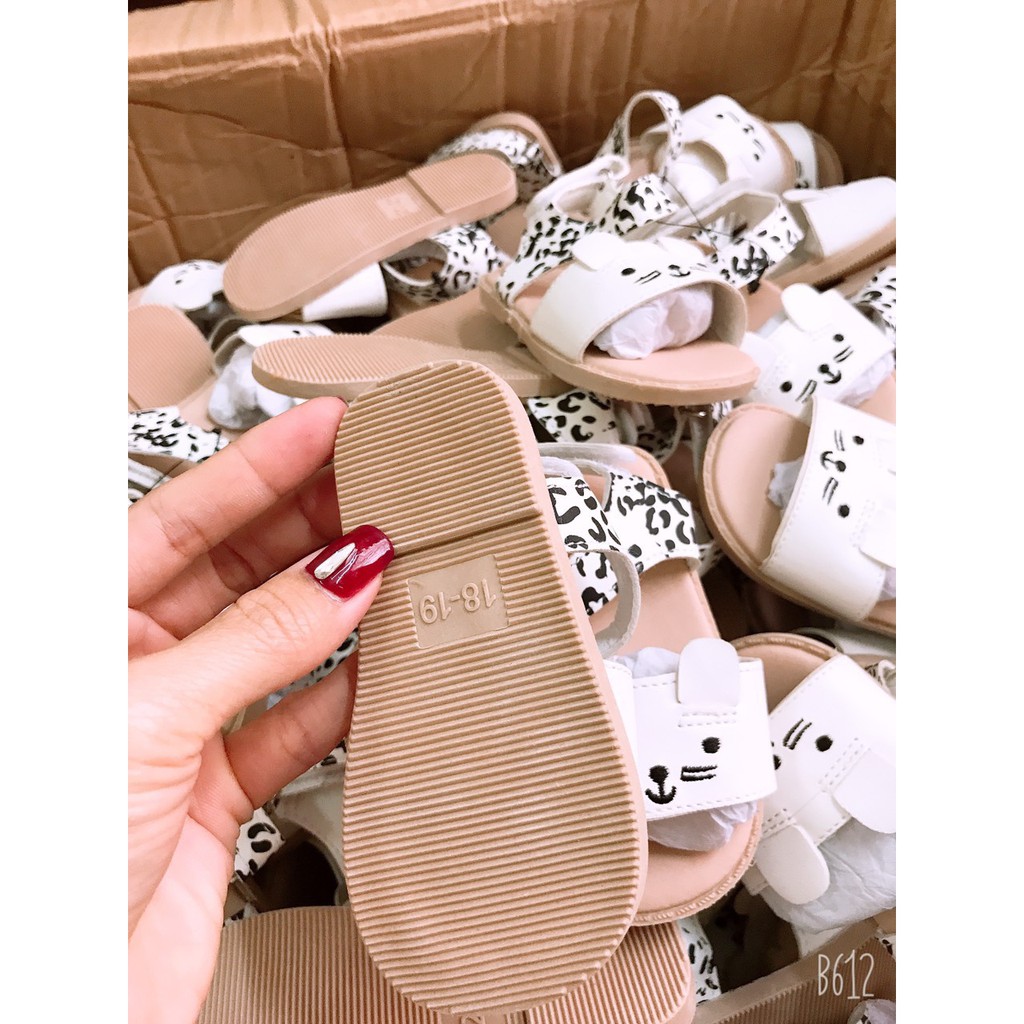 GIÀY SANDAL BÉ GÁI CAYABE MÈO KITTY MÀU TRẮNG ĐỐM ĐEN