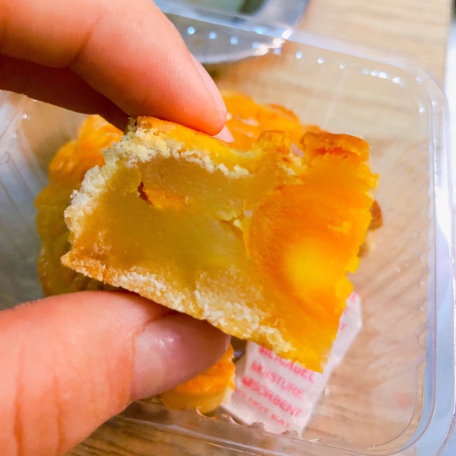 Bánh trung thu homemade bán theo đợt order. Nhân trà xanh, khoai môn, sữa dừa, đậu xanh. Có trứng 120gr/bánh