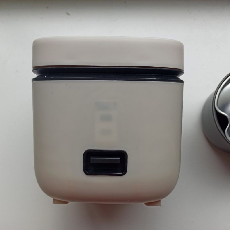 Nồi cơm mini 1.2l dùng cho 1,2 người , sinh viên, học sinh, độc thân có ổ cắm
