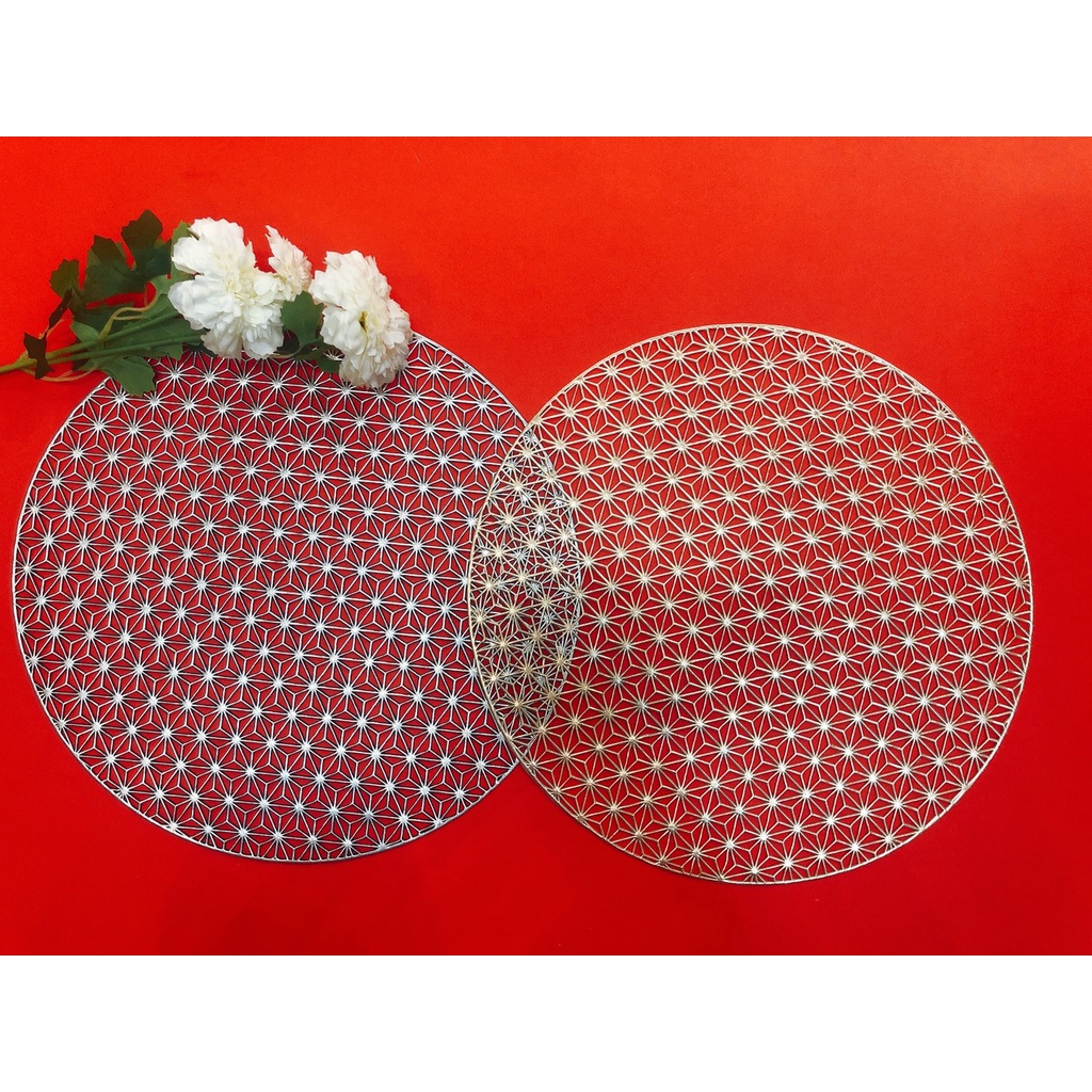 Tấm lót bàn ăn, lót lọ hoa, placemat, nhựa dẻo màu bạc , đường kính 38cm, xinh, rẻ, tiện lợi