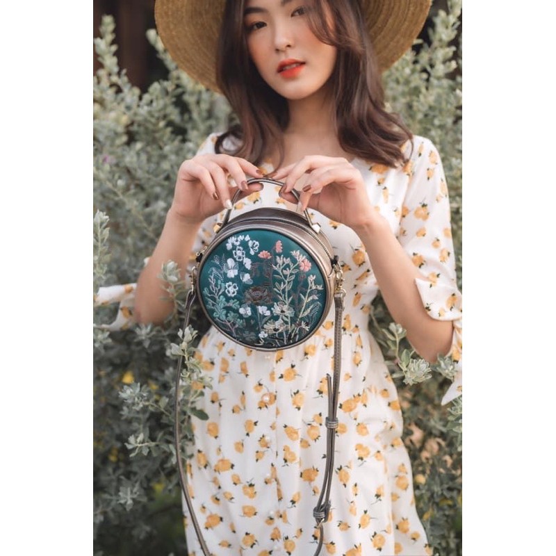 [Mã 2611THTRANG100K hoàn 10% xu đơn 99K] Túi tròn đeo chéo thêu hoa Ngaos Florabom 02 | BigBuy360 - bigbuy360.vn