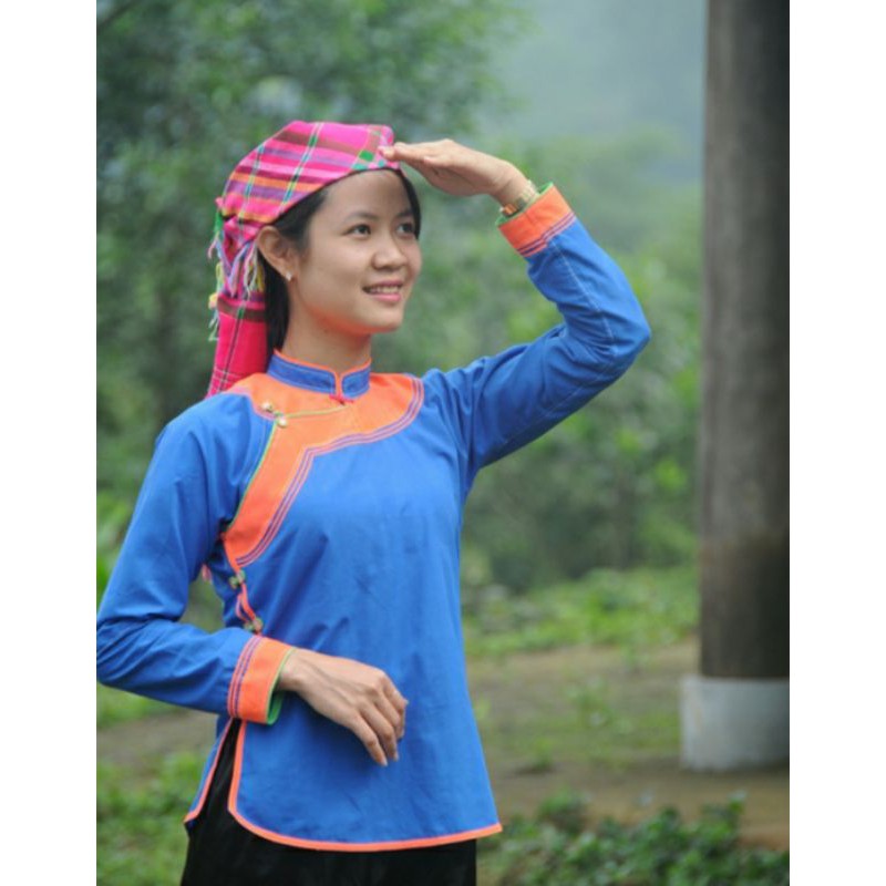 KHĂN VUÔNG KẺ THỔ CẨM