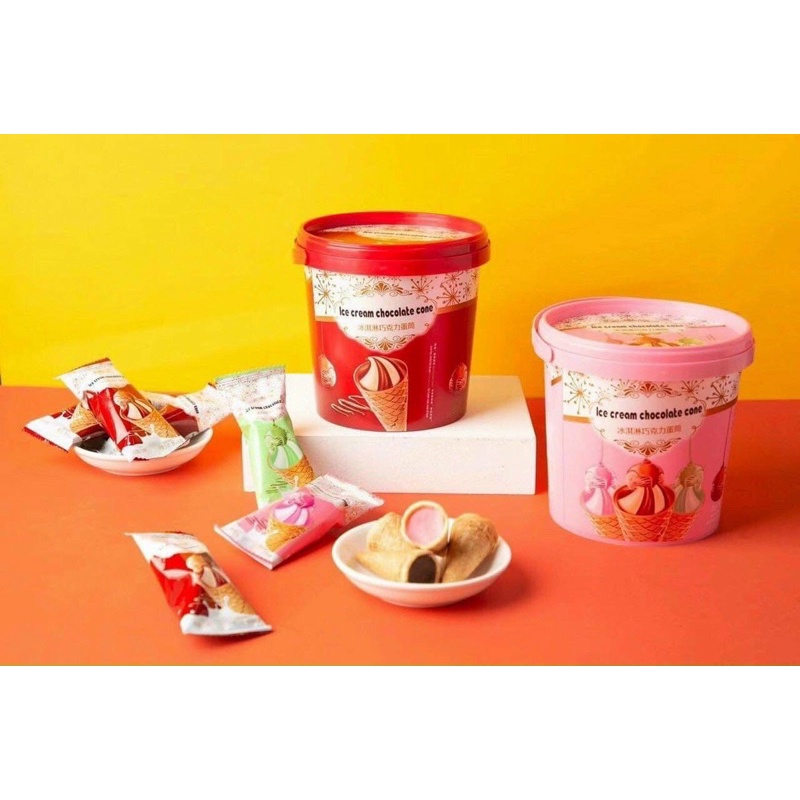 BÁNH ỐC QUẾ NHÂN KEM SÔ- CÔ-LA & DÂU