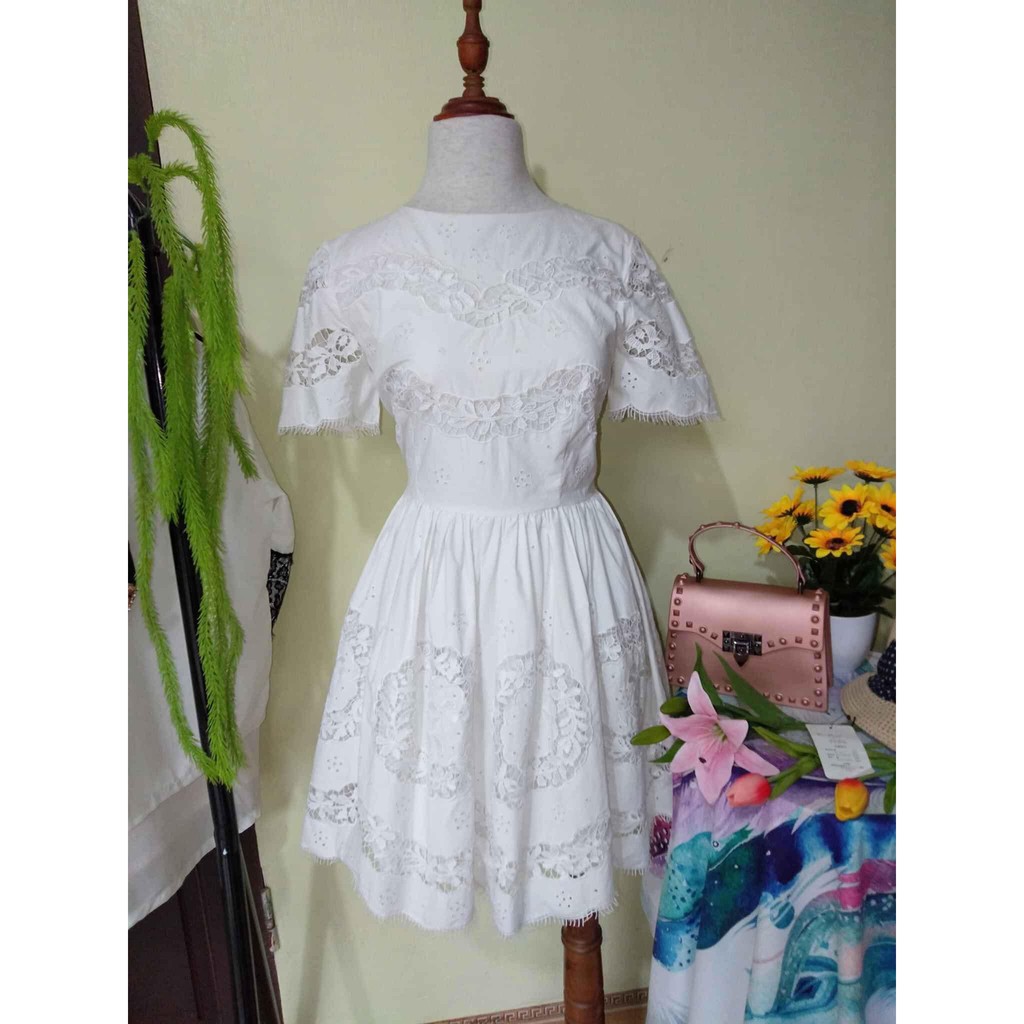 Đầm 2hand trắng tinh ren hoa đục lỗ