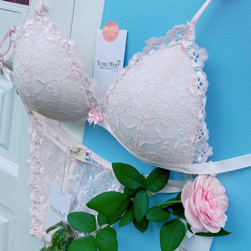 Set áo bra ren hồng xinh Ren thêu cỏ 4 lá mút tam giác mỏng, không gọng- Voan Mya Voanmya