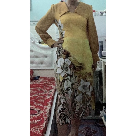Thanh lý đầm lụa sang size L có màu vàng hoa sang