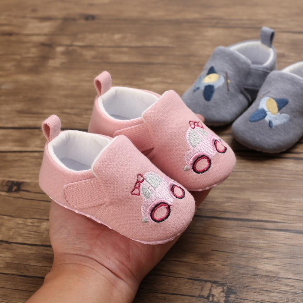 Giày tập đi chống trượt hoạ tiết hoạt hình xinh xắn cho bé