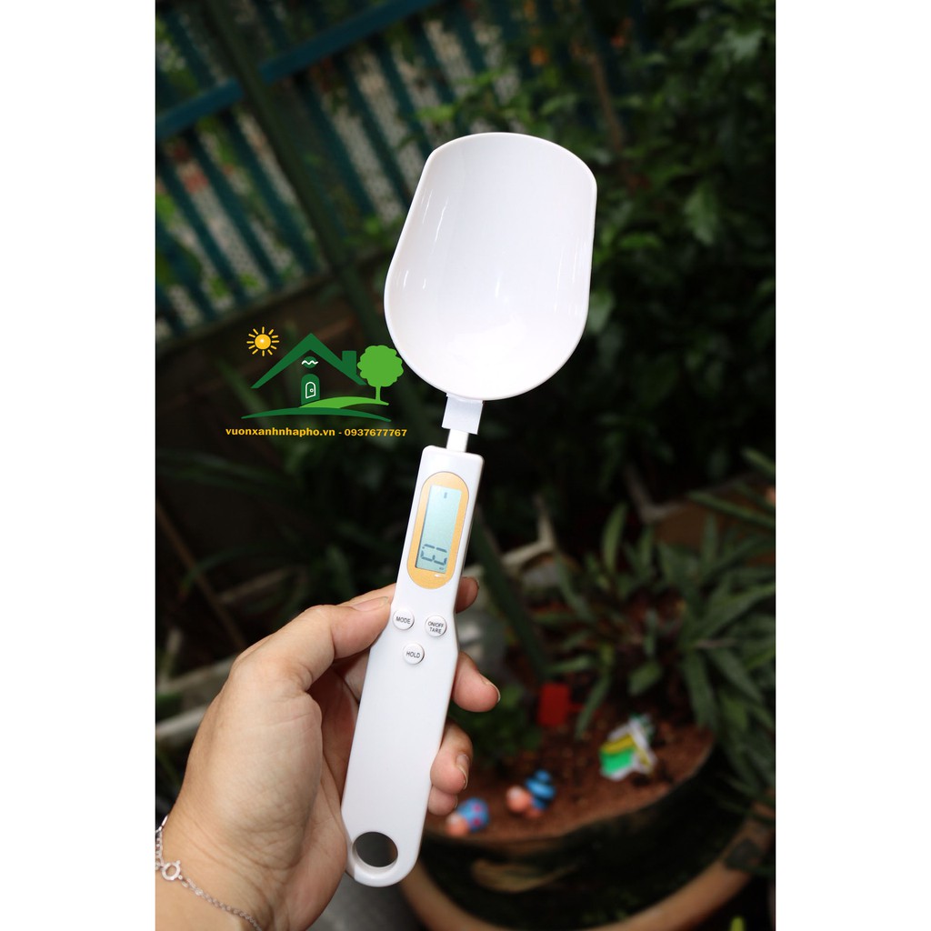 Cân điện tử bằng muỗng màu đen và trắng kèm pin cân được 300g-500g/0.1g - CÂN MUỖNG ĐIỆN TỬ