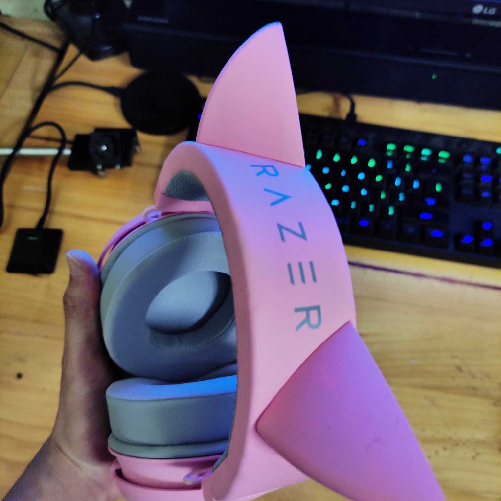 Tai nghe mèo chụp tai Razer Kraken Kitty Chroma Quartz màu hồng nữ tính - Hàng chính hãng