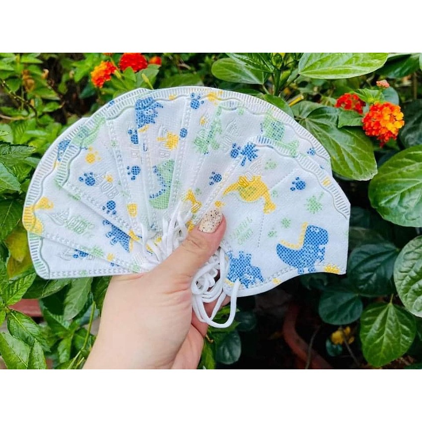 Khẩu trang 6D trẻ em Q6 Kids, túi 10 cái, khẩu trang cho bé 1-5 tuổi, thiết kế ôm kín khuôn mặt bé, nhiều màu đáng yêu