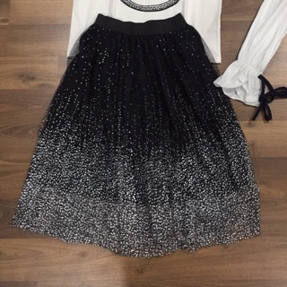 Chân váy gucci + váy vàng thêu hoa