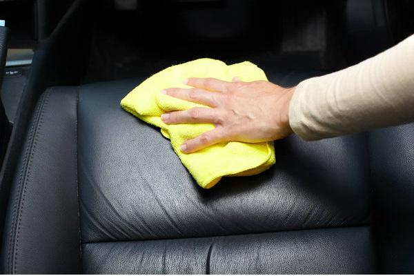 Chai vệ sinh làm sạch ghế da, vải nỉ ô tô Goldclass - Nước vệ sinh ghế da ô tô siêu sạch