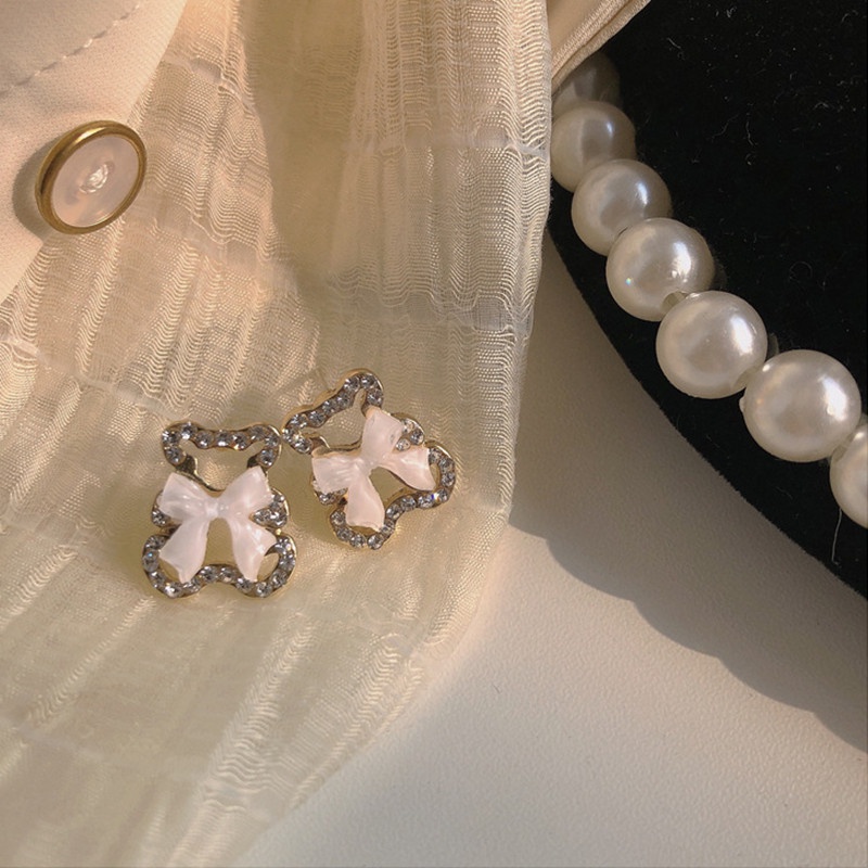 Hoa Tai Hình Gấu Đính Đá Sang Trọng Cho Nữ