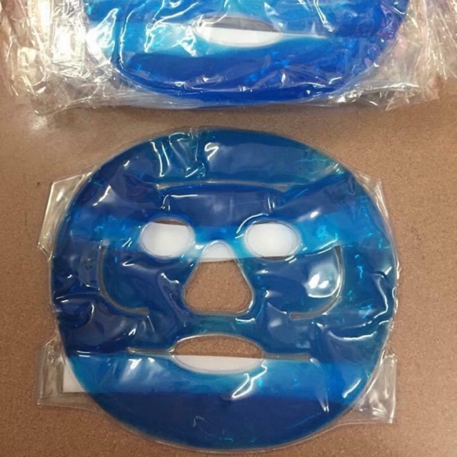 Mặt đá lạnh giúp giảm nhiệt sau nặn mụn, phi kim