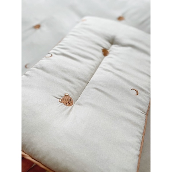 SET ĐỆM NGỦ GẤP GỌN 80x140cm VÀ GỐI thêu họa tiết cho bé đi mẫu giáo Moon&Mints, chất liệu lụa tencel siêu mượt siêu mát