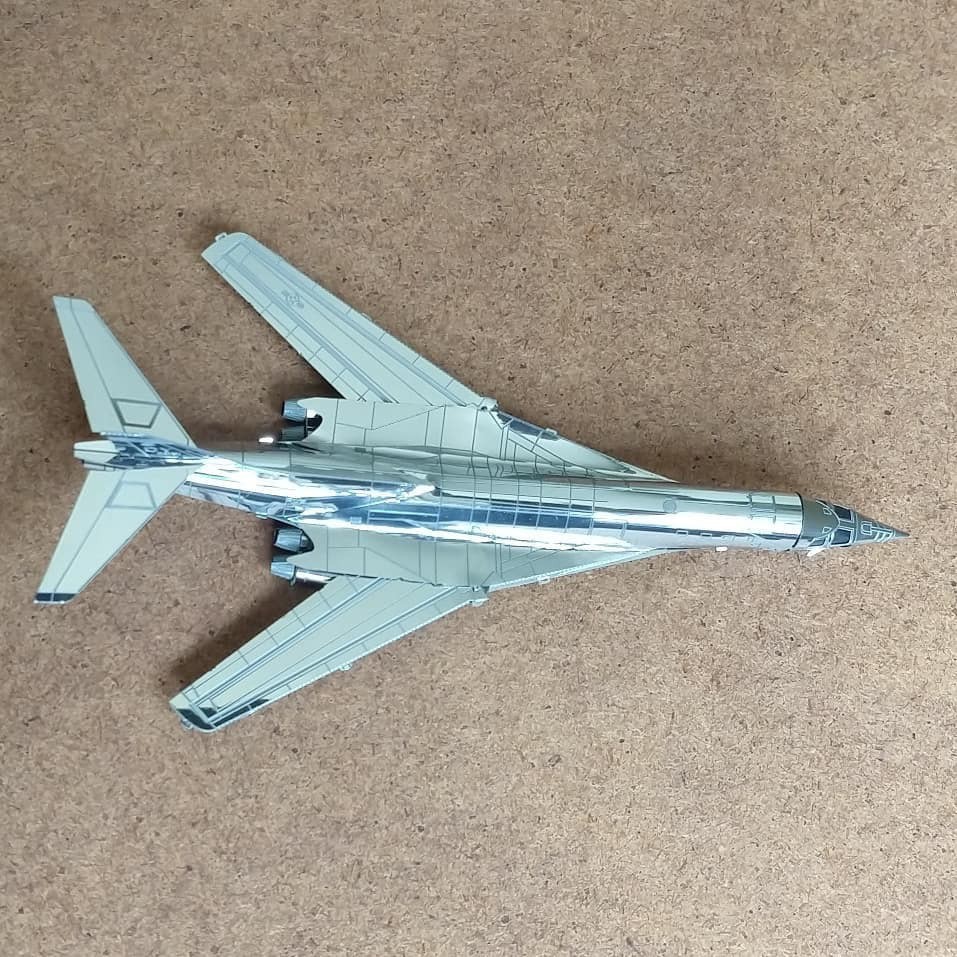 Mô Hình Lắp Ghép 3D Kim Loại Tự Ráp máy bay ném bom hạng nặng Rockwell B-1B Lancer Mỹ - Chưa Lắp
