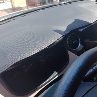 Thảm Taplo da PU vân carbon Mitsubishi Triton