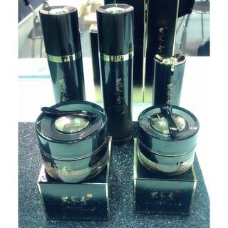 NƯỚC HOA HỒNG NHÂN SÂM ĐEN LÀM TRẮNG VÀ CHỐNG LÃO HÓA HUKSAMSOO BLACK GINSENGTONER 120 ml