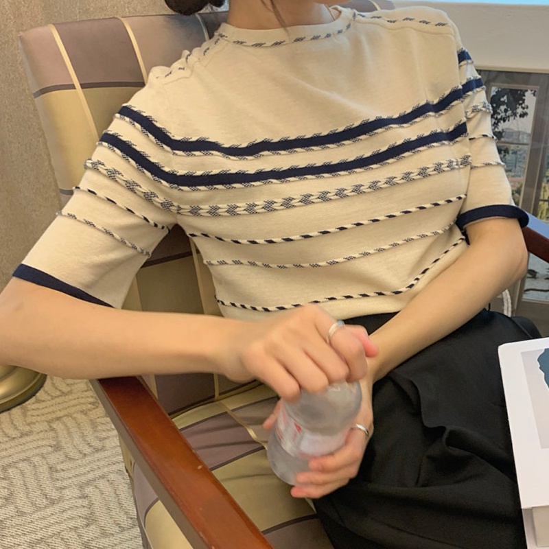 QADCOL Áo Len Croptop Tay Ngắn Cổ Tròn