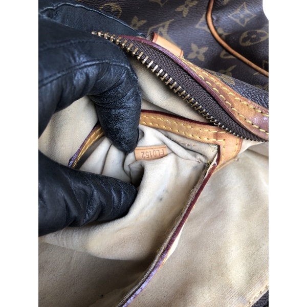 Túi chuẩn si,túi qua sử dụng, túi có code. khách xem hình,nếu muốn biết thêm thông tin sản phẩm mời vô chat nhé. Thanks.