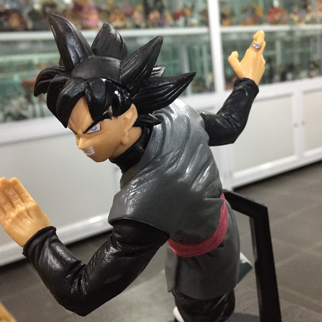 Mô hình Black Goku attack