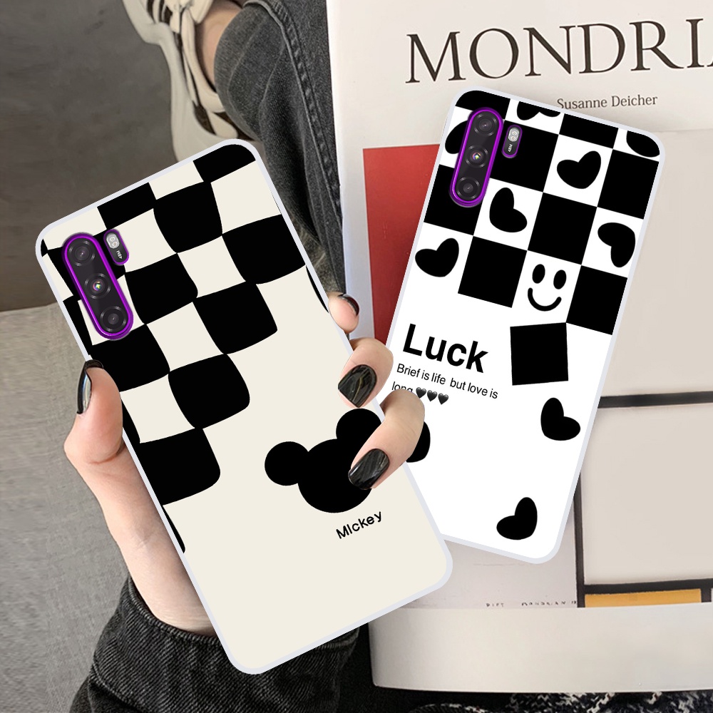 Ốp Vsmart Active 3 in hình sọc caro, họa tiết đen trắng dễ thương