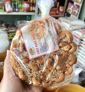 1 BỊCH KẸO HẠT ĐIỀU TÂY NINH (1 BỊCH 2 MIẾNG)(ĐKÍNH 12CM)