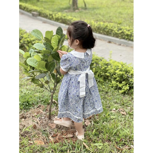 Váy Lennco hoa xanh cổ sen bé gái