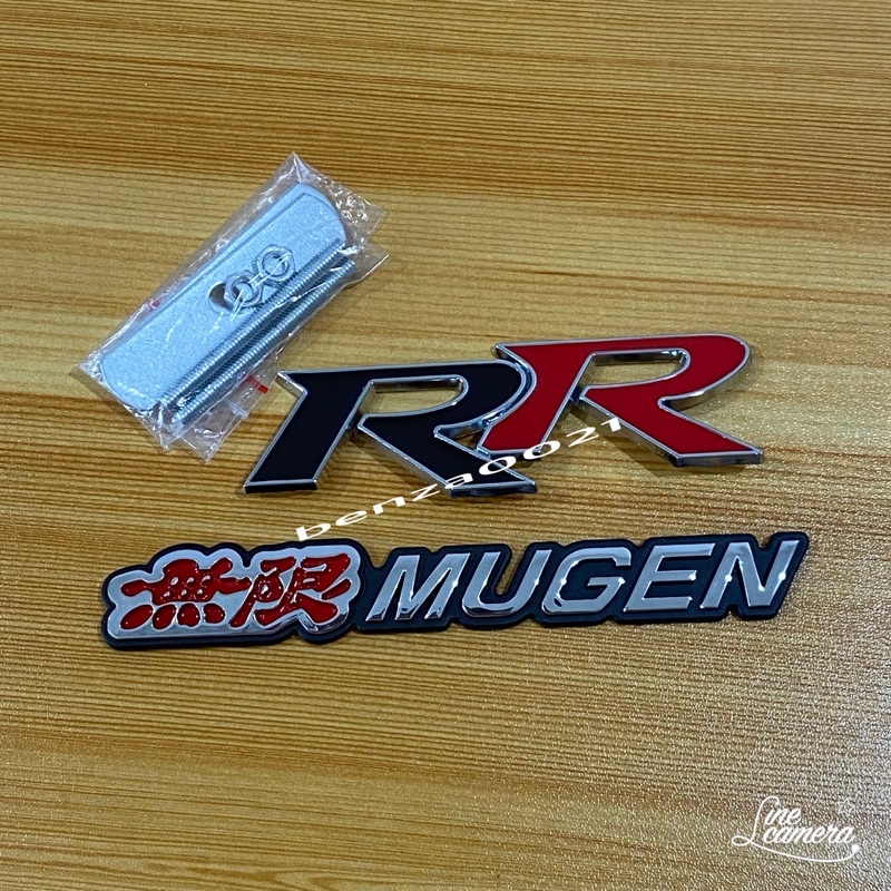 Logo RR gắn vào lưới tản nhiệt phía trước + Mặt sau dính MUGEN