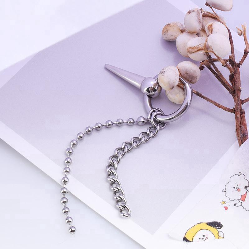 Khuyên tai dài phong cách SUGA nhóm cá tính