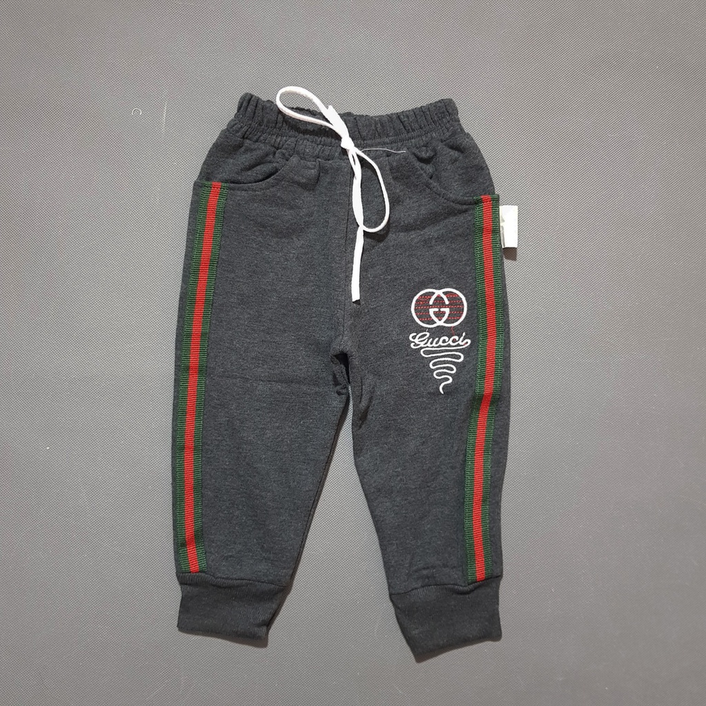 Quần thun thể thao phối sọc mềm mại và ấm áp cho bé trai