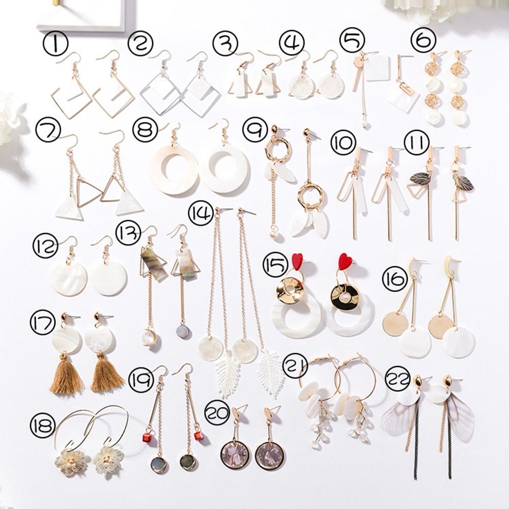 Bông Tai Dài Hình Hoa Trong Suốt Bằng Resin Không Đối Xứng