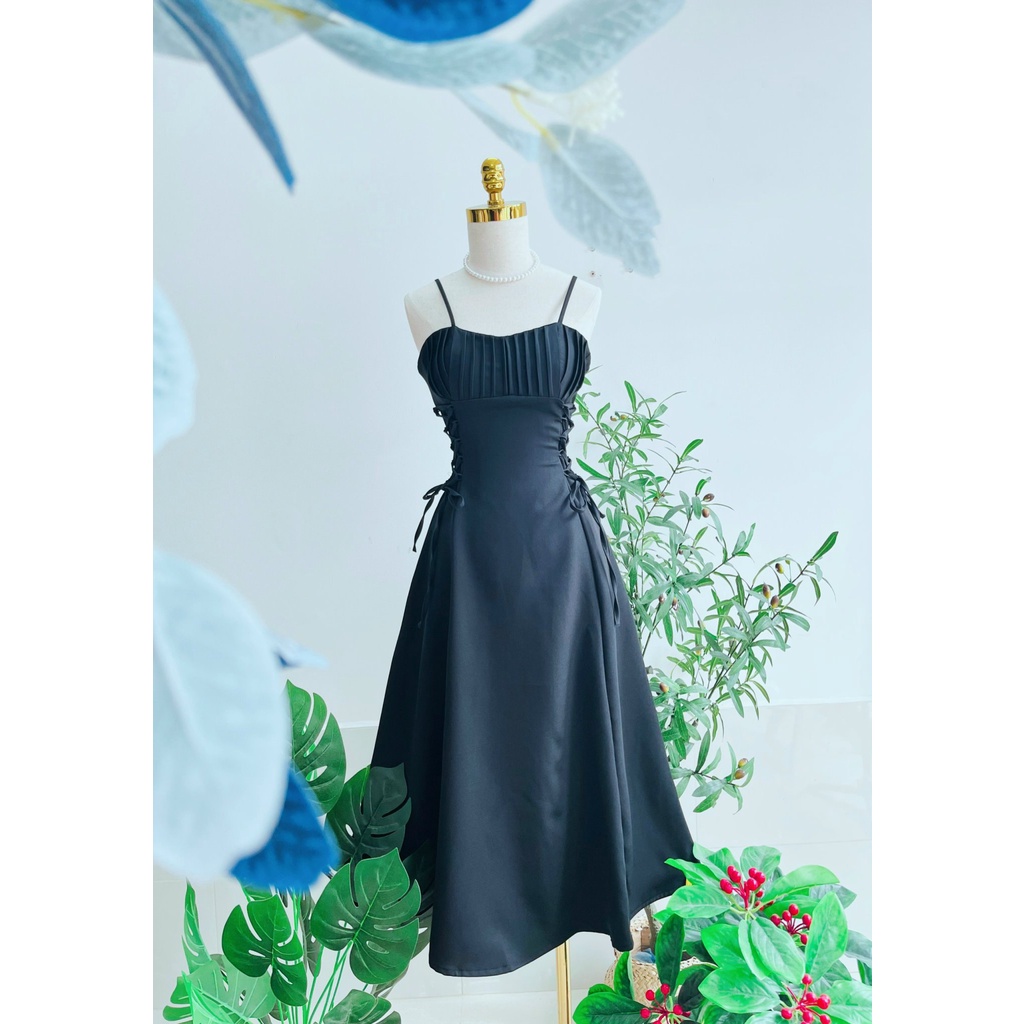 Đầm hai dây đan mắt cáo