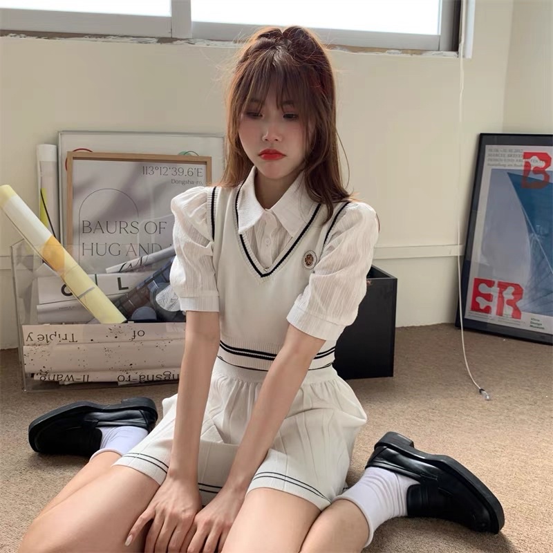 Set Ghile Croptop + Chân Váy Xếp Ly Kẻ Sọc Năng Động Và Xinh Xắn