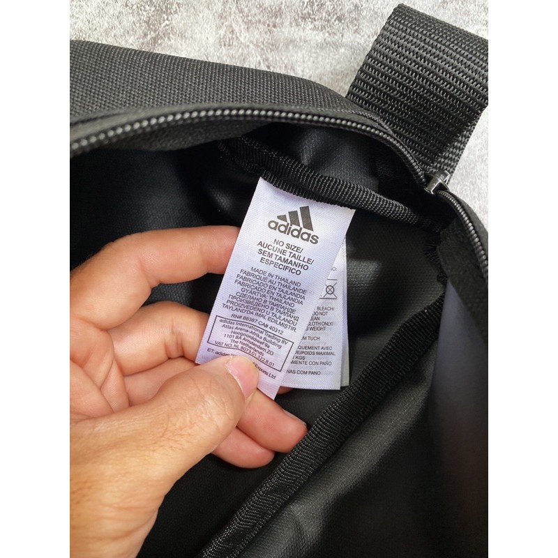 Túi đeo chéo daily waist đen hoạ tiết chữ