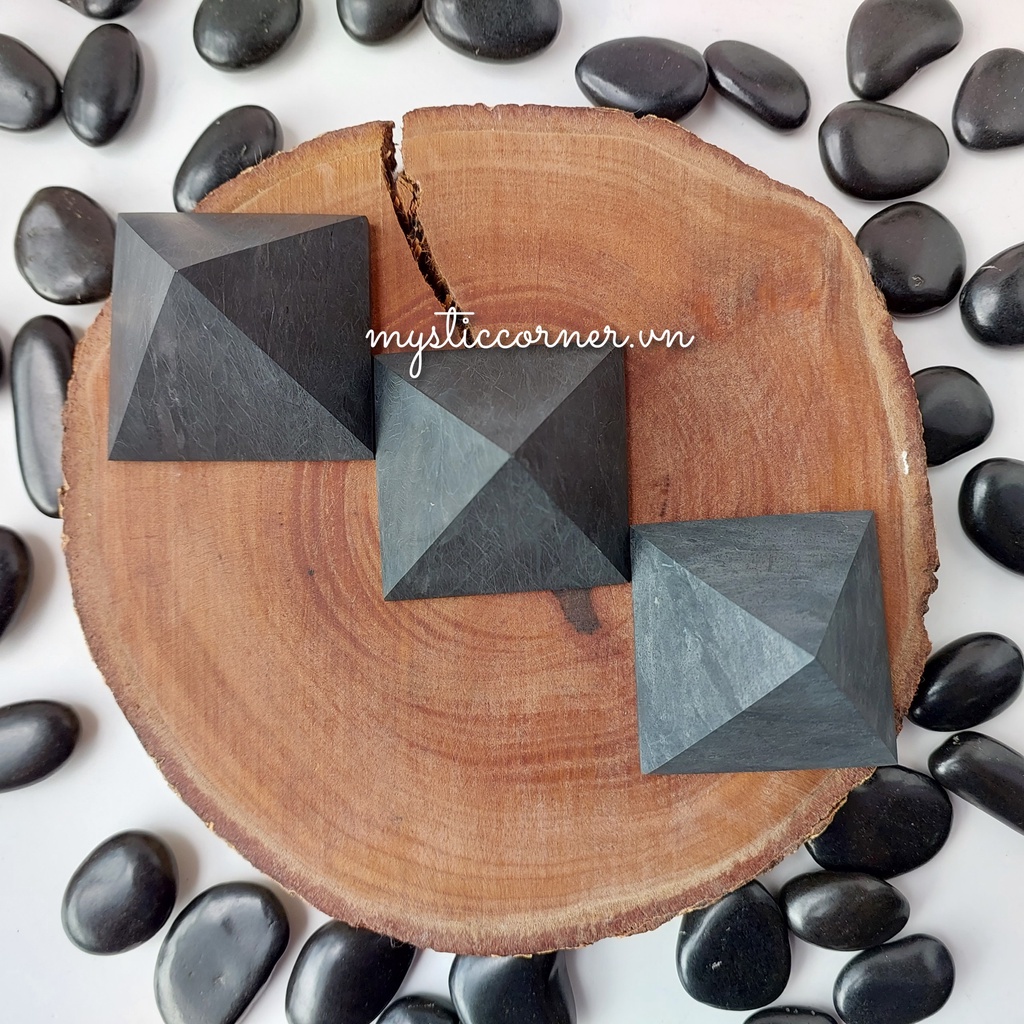 Kim tự tháp đá Shungite ngăn chặn bức xạ điện từ, đá năng lượng, đá thanh tẩy, đá phong thủy trong Tarot, Reiki