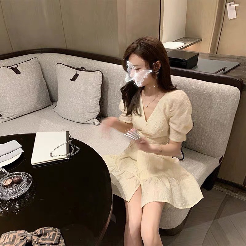 ĐẦM XÔ GÂN NỔI CỔ ĐẮP CHÉO CHÂN BÈO | BigBuy360 - bigbuy360.vn