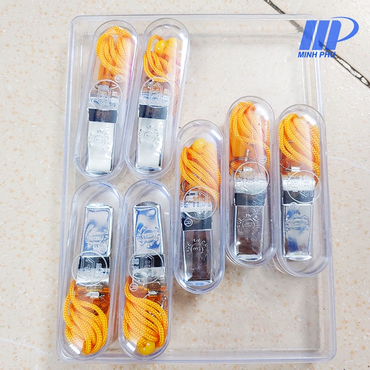 Còi trọng tài kim loại 5677 chuyên dùng trong thể thao chuyên nghiệp và phong trào