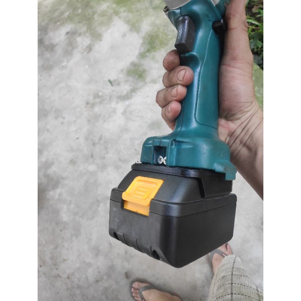 Máy bắn vít pin 12v búa dầu nội địa nhật bãi Makita 6960D