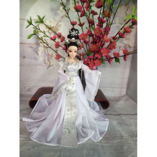 Búp bê cổ trang