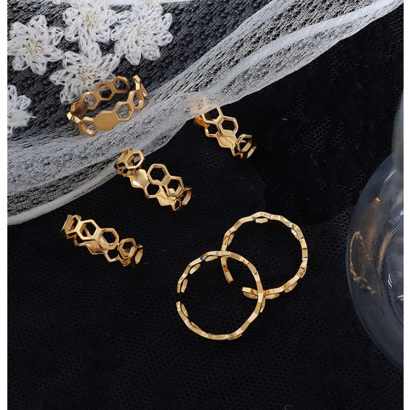 Nhẫn Tổ Ong Rỗng Titan Ko Đen TT 4267