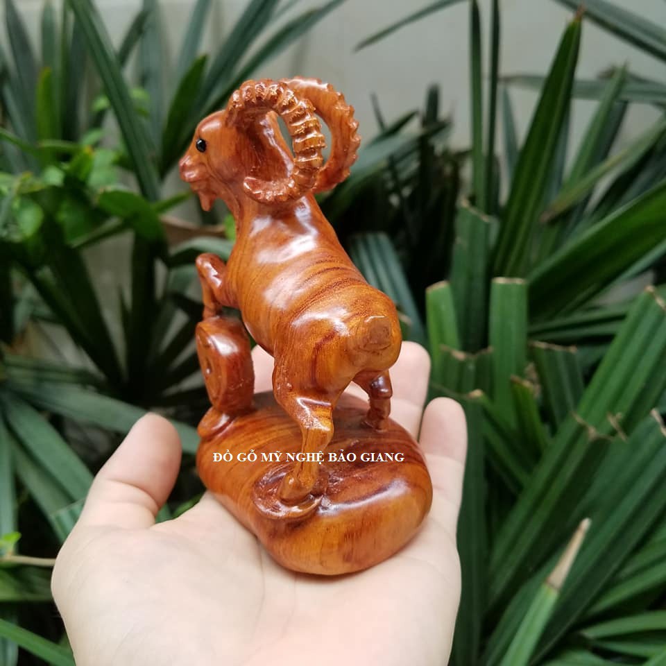 Tượng con dê gỗ hương 12 cm