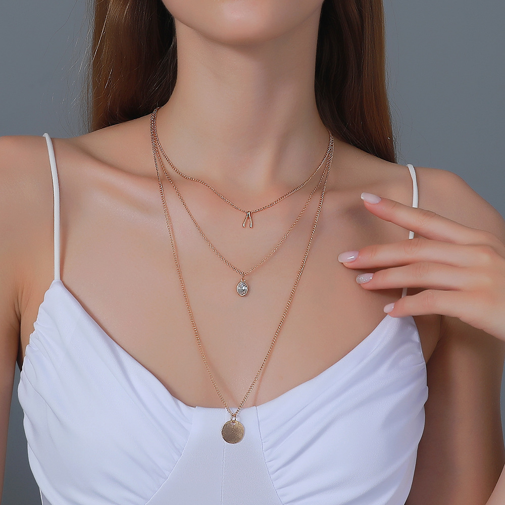 Vòng cổ ba lớp kiểu chữ V phối mặt dây sành điệu cho nữ