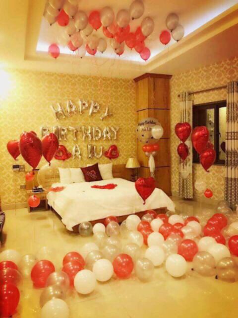 BÓNG TRÒN MÀU TRẮNG ĐỎ THƯỜNG