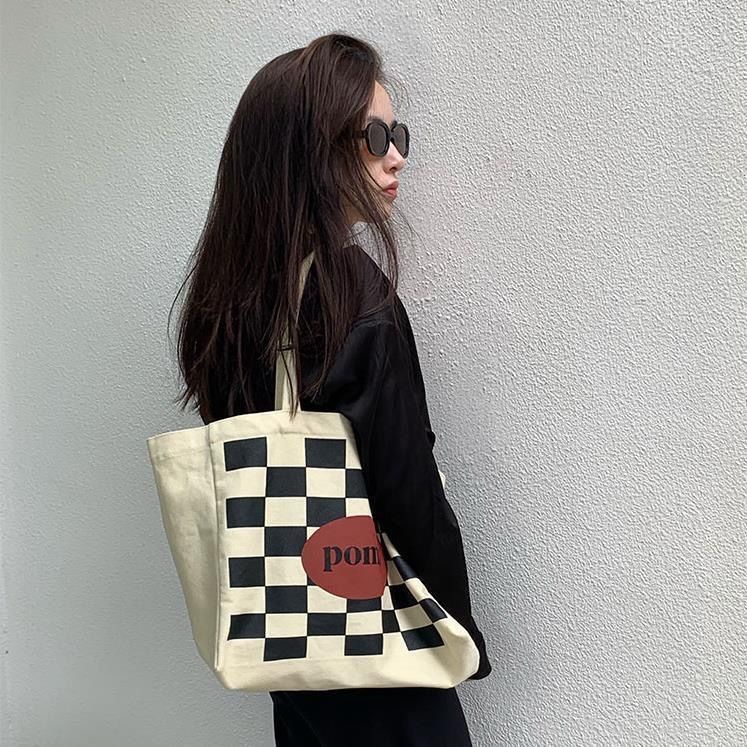 Túi xách canvas size lớn màu sắc tương phản phong cách Hàn Quốc